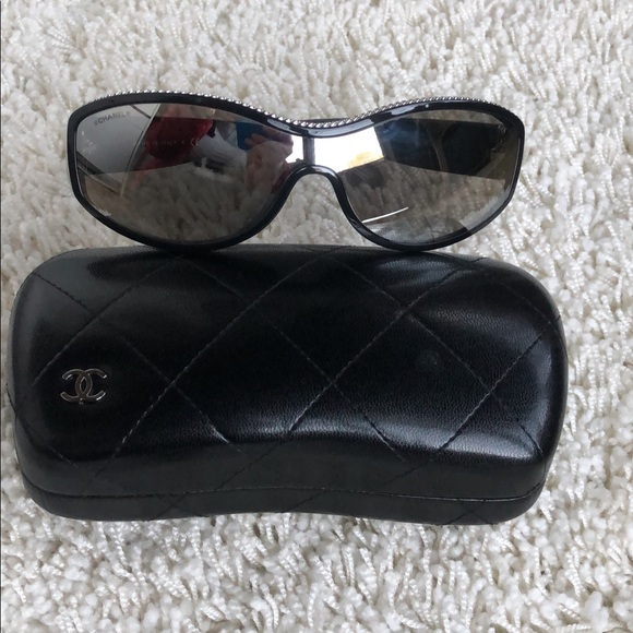 SOLD ..Chanel sunglasses - Picture 6 of 14